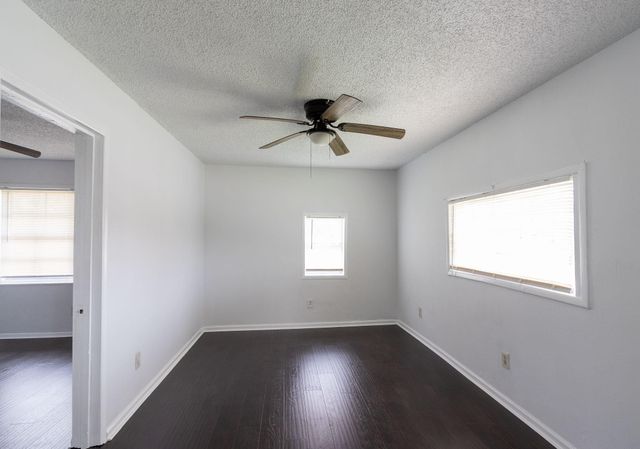 629 13th Avenue N, Texas City, TX 77590