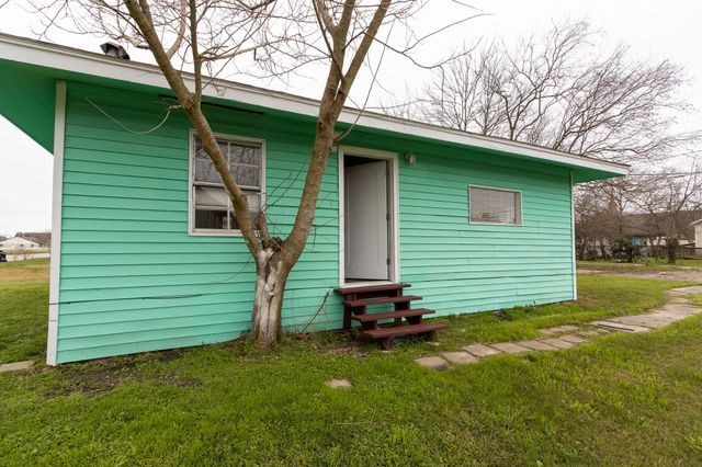 629 13th Avenue N, Texas City, TX 77590