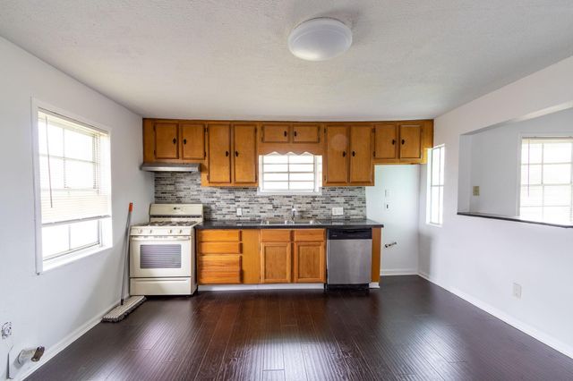 629 13th Avenue N, Texas City, TX 77590