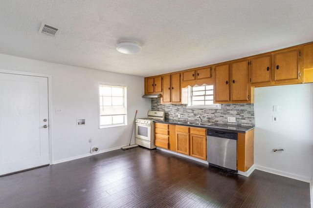 629 13th Avenue N, Texas City, TX 77590