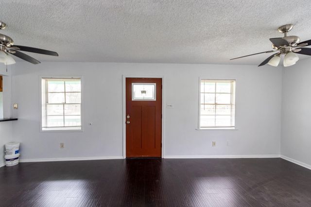 629 13th Avenue N, Texas City, TX 77590