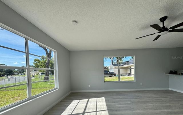 32 SPRING LOOP CIRCLE, Ocala, FL 34472