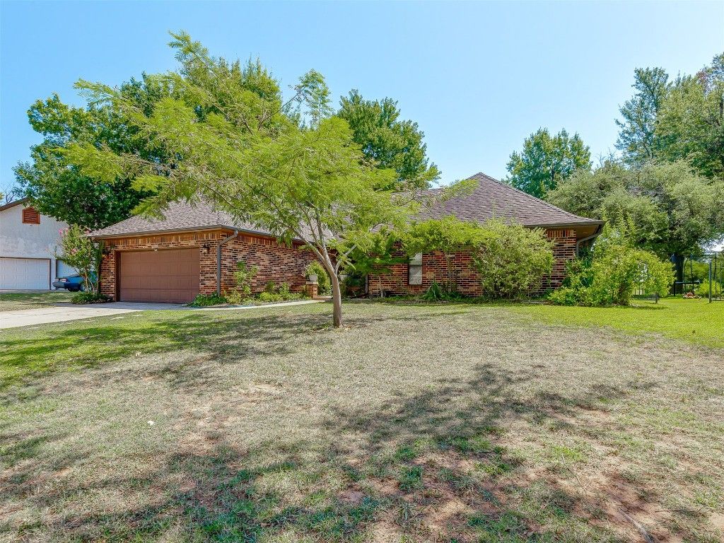 2138 Edinburg Drive, Yukon, OK 73099