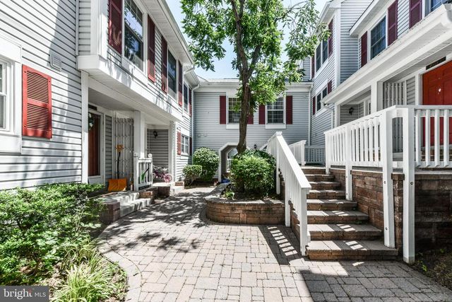 2911-D S WOODSTOCK ST #4, Arlington, VA 22206