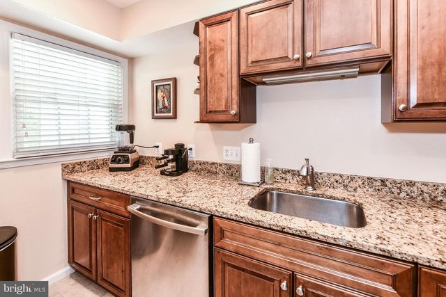 2911-D S WOODSTOCK ST #4, Arlington, VA 22206