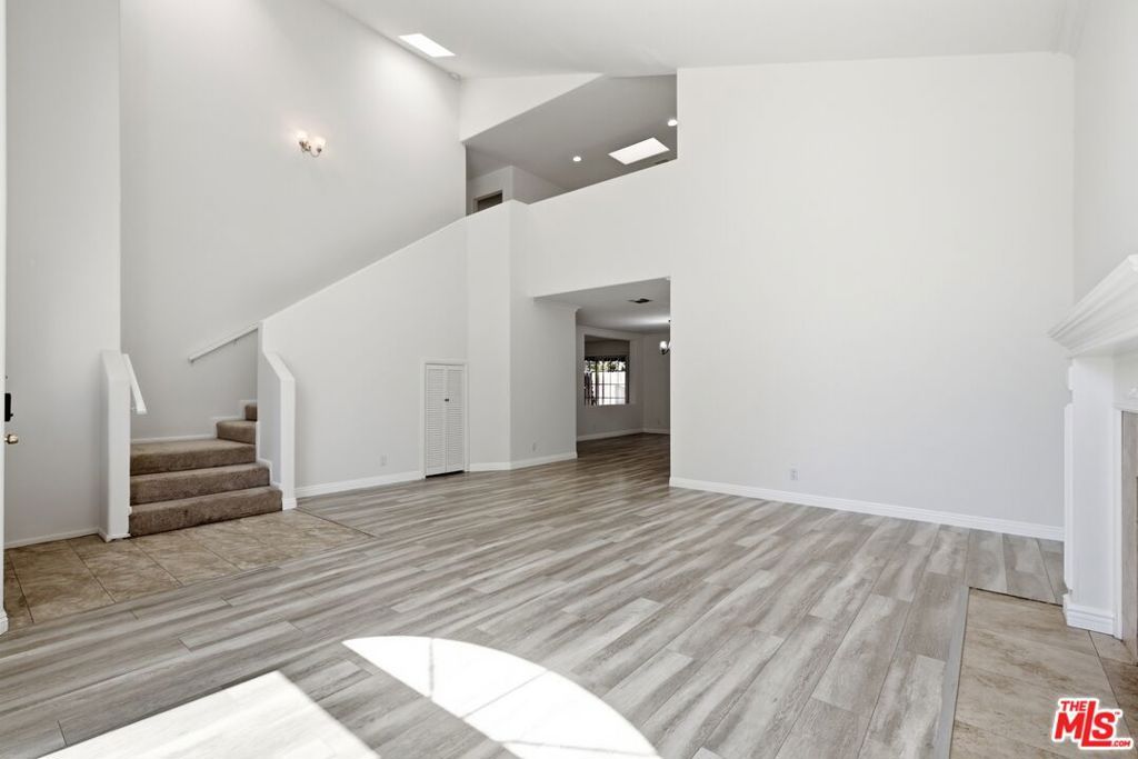 19250 Oxnard Street, Tarzana, CA 91356 — photo 4