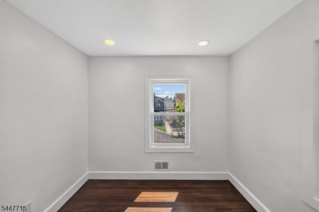857 Livingston Rd, Elizabeth City, NJ 07208