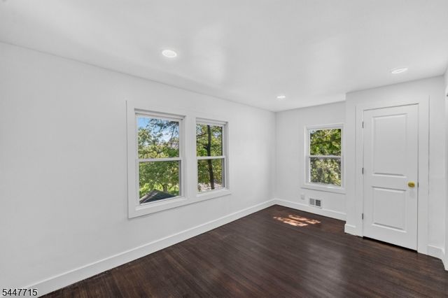 857 Livingston Rd, Elizabeth City, NJ 07208