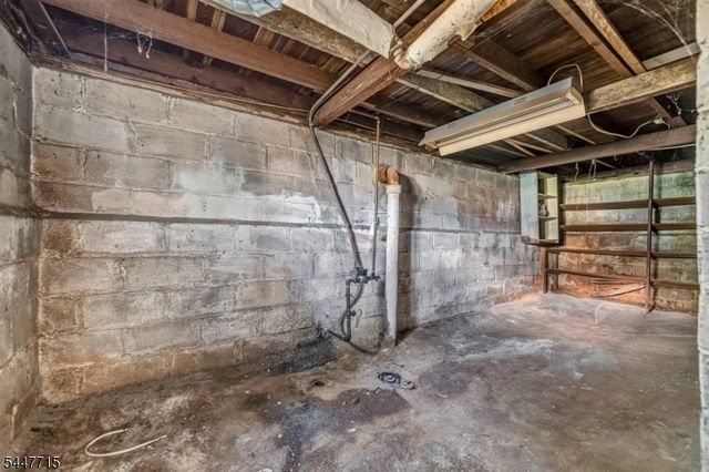 857 Livingston Rd, Elizabeth City, NJ 07208