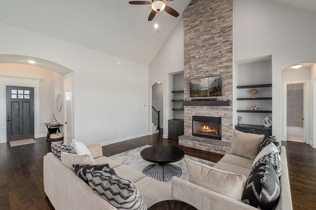 8220 Stonewall Drive, Waxahachie, TX 75167