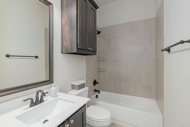 8220 Stonewall Drive, Waxahachie, TX 75167