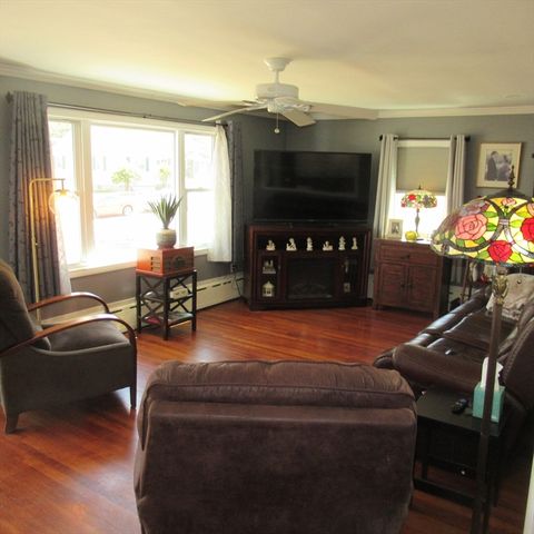 116 Commonwealth Ave, Lowell, MA 01852