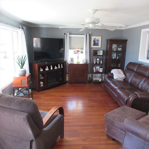 116 Commonwealth Ave, Lowell, MA 01852
