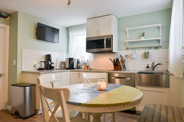 60 Roy St, Swampscott, MA 01907