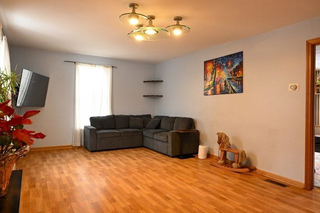 60 Roy St, Swampscott, MA 01907