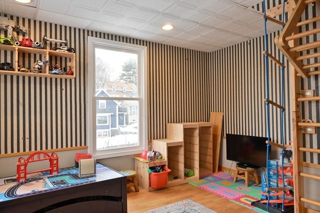 60 Roy St, Swampscott, MA 01907