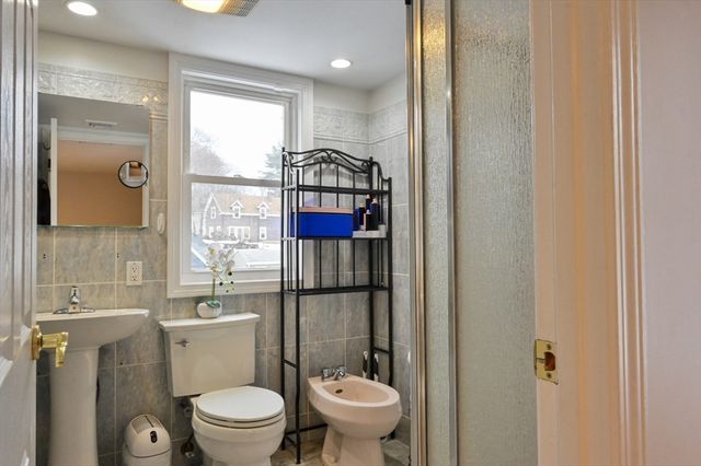 60 Roy St, Swampscott, MA 01907