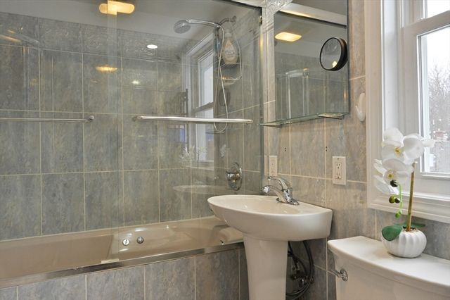 60 Roy St, Swampscott, MA 01907