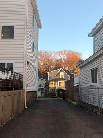 60 Roy St, Swampscott, MA 01907