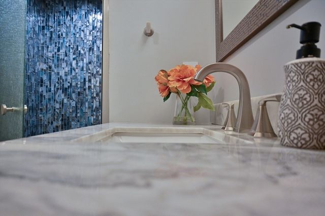 60 Roy St, Swampscott, MA 01907