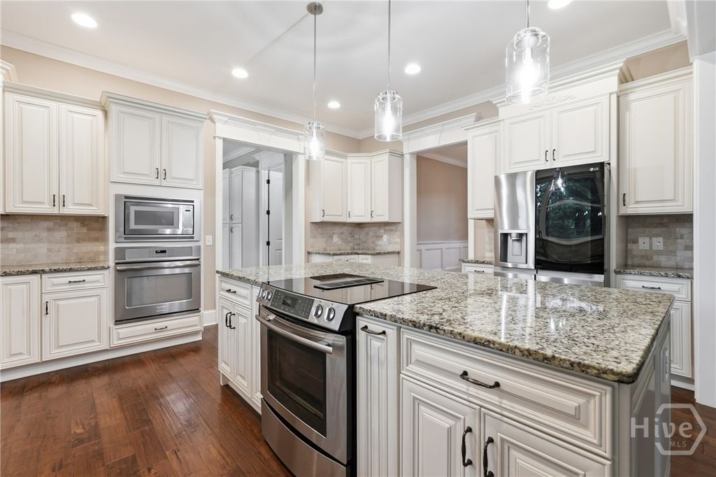 Image 16 of property listing at 190 Abercorn Lane, Richmond Hill, GA 31324
