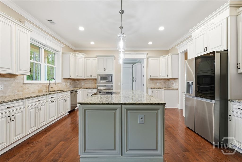 Image 18 of property listing at 190 Abercorn Lane, Richmond Hill, GA 31324