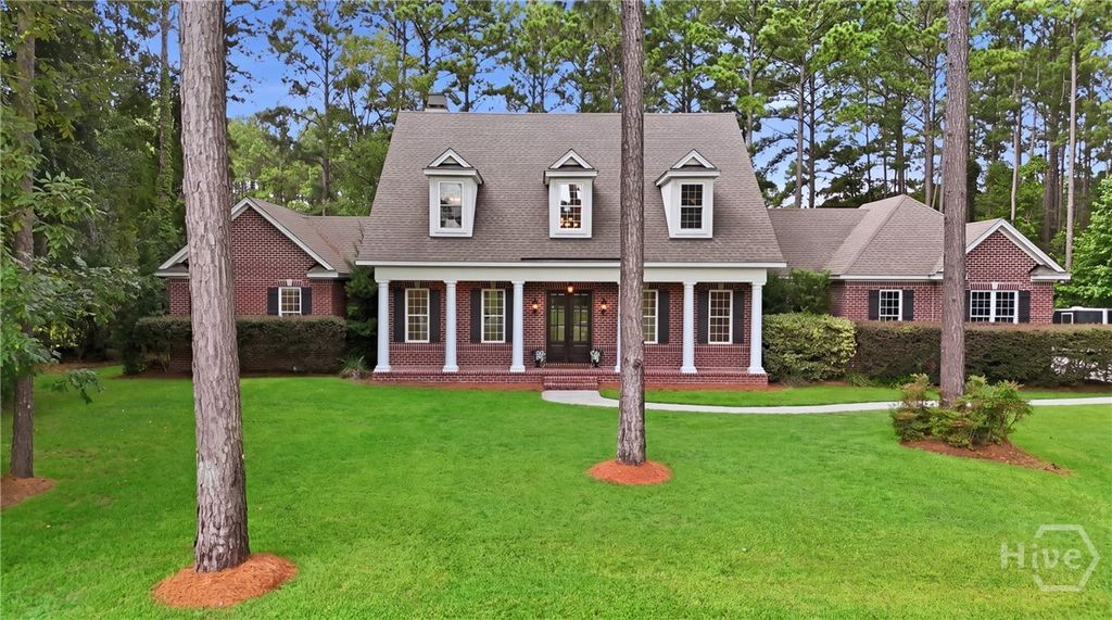 Image 3 of property listing at 190 Abercorn Lane, Richmond Hill, GA 31324