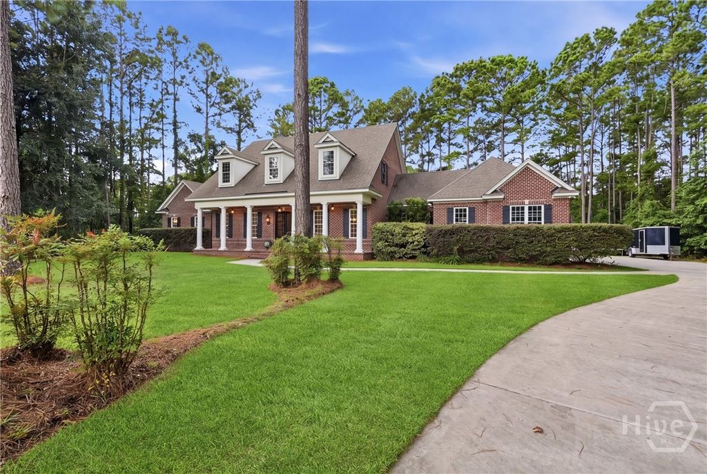 Image 4 of property listing at 190 Abercorn Lane, Richmond Hill, GA 31324