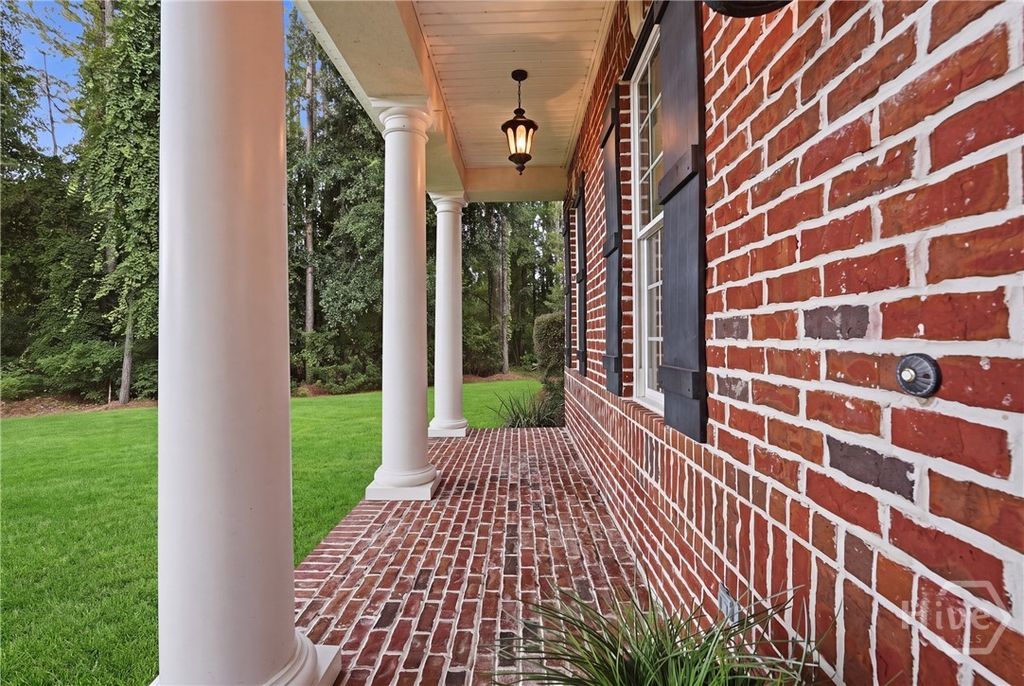 Image 7 of property listing at 190 Abercorn Lane, Richmond Hill, GA 31324