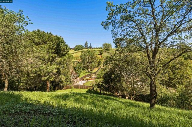 3424 Woodview Dr, Lafayette, CA 94549