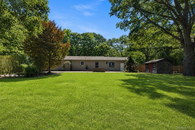 9 Pleasant View Road, Ridge, NY 11961