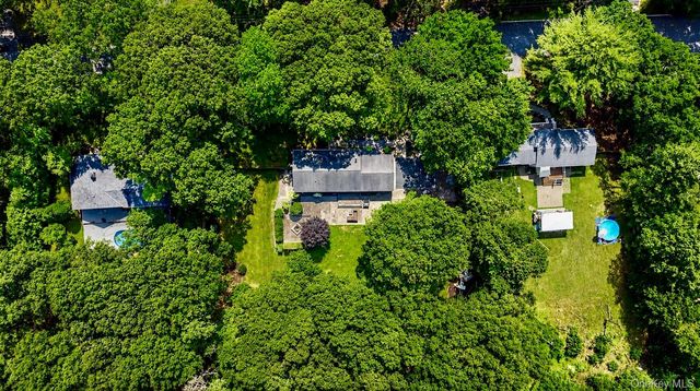 9 Pleasant View Road, Ridge, NY 11961