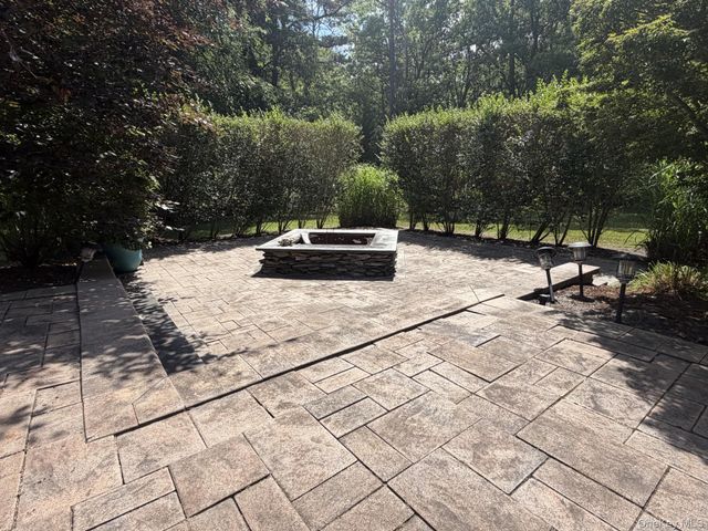 9 Pleasant View Road, Ridge, NY 11961