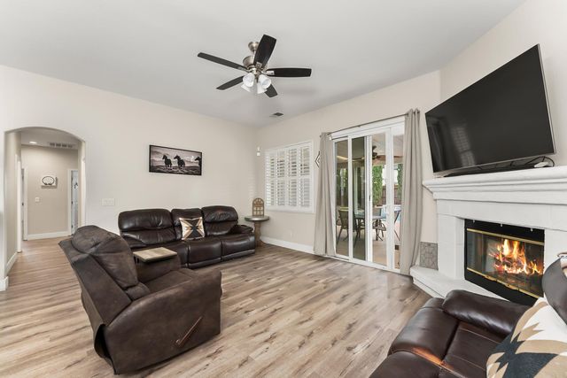 9656 Holly Glen Way, Elk Grove, CA 95757