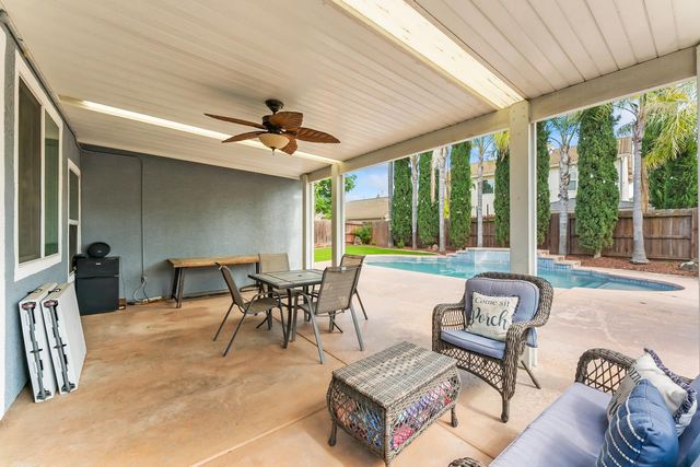 9656 Holly Glen Way, Elk Grove, CA 95757
