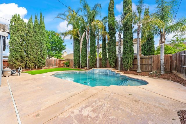 9656 Holly Glen Way, Elk Grove, CA 95757