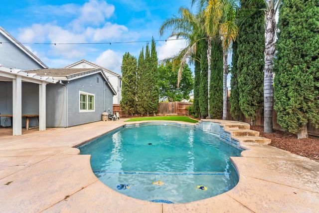 9656 Holly Glen Way, Elk Grove, CA 95757