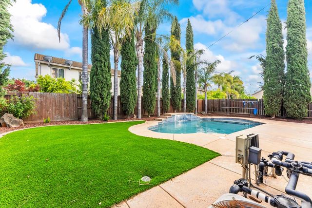 9656 Holly Glen Way, Elk Grove, CA 95757