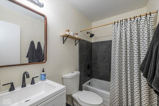 6117 Ashway Court, Indianapolis, IN 46224