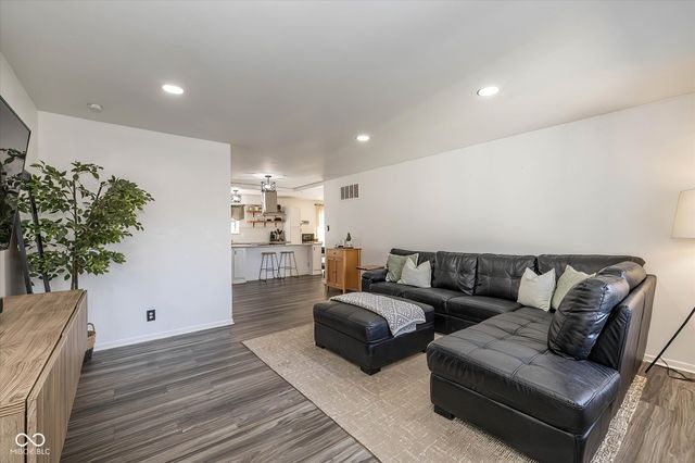 6117 Ashway Court, Indianapolis, IN 46224