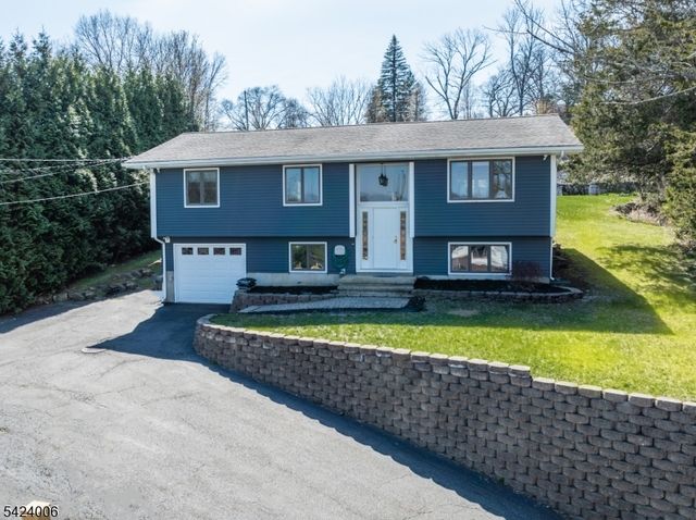 19 Valley Dr W, Vernon Twp., NJ 07418