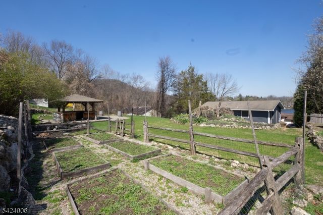 19 Valley Dr W, Vernon Twp., NJ 07418