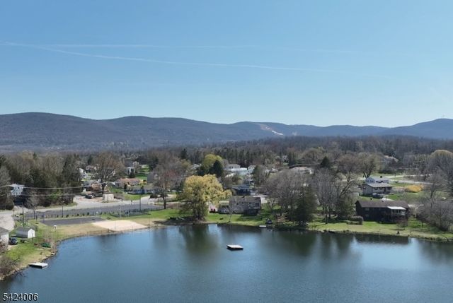 19 Valley Dr W, Vernon Twp., NJ 07418