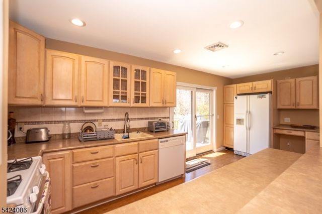 19 Valley Dr W, Vernon Twp., NJ 07418