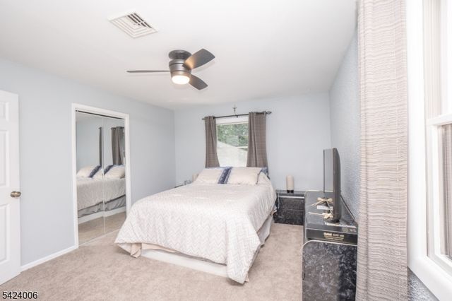 19 Valley Dr W, Vernon Twp., NJ 07418