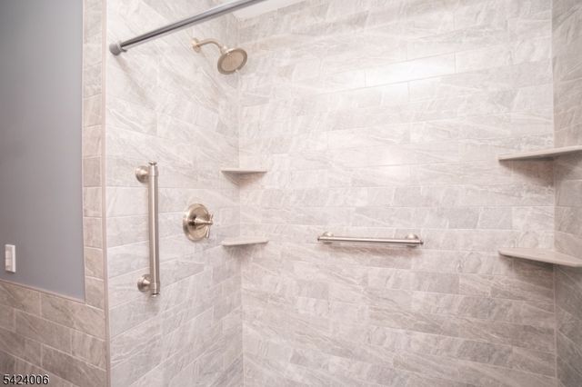 19 Valley Dr W, Vernon Twp., NJ 07418