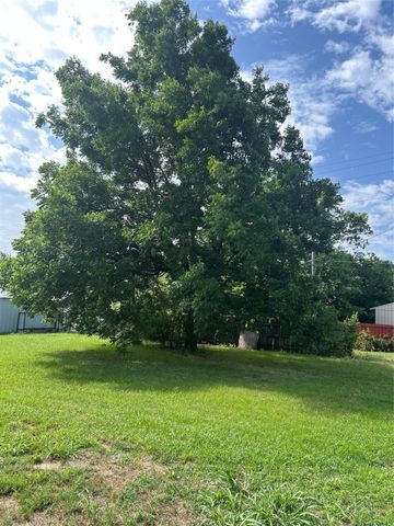 1015 W Hamilton, Olney, TX 76374