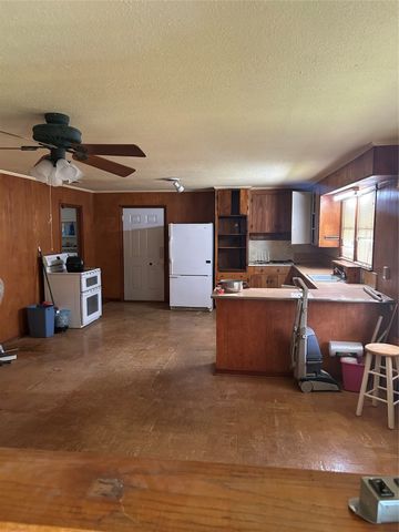 1015 W Hamilton, Olney, TX 76374