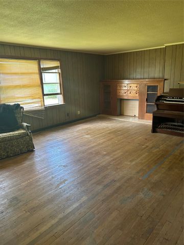 1015 W Hamilton, Olney, TX 76374