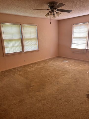 1015 W Hamilton, Olney, TX 76374